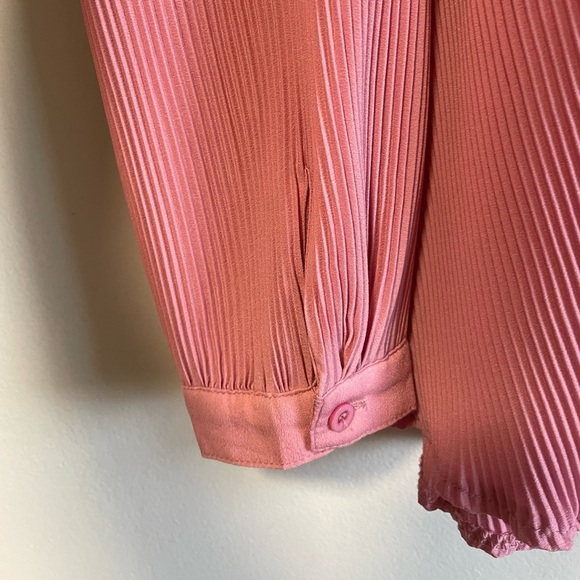 Pretty Little Things Plus Dusty Pink Plisse Button Front Oversized Shirt & Pants - Picture 10 of 15